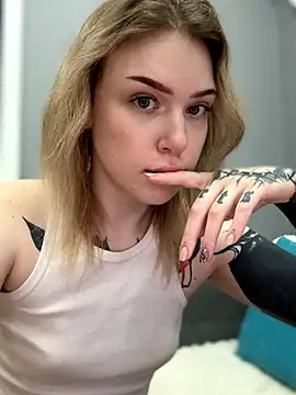 elliss  online show from October 18, 12:30 pm