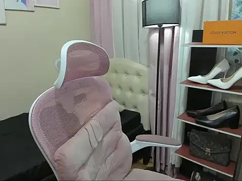 Seductive Margaux online show from October 3, 7:24 am