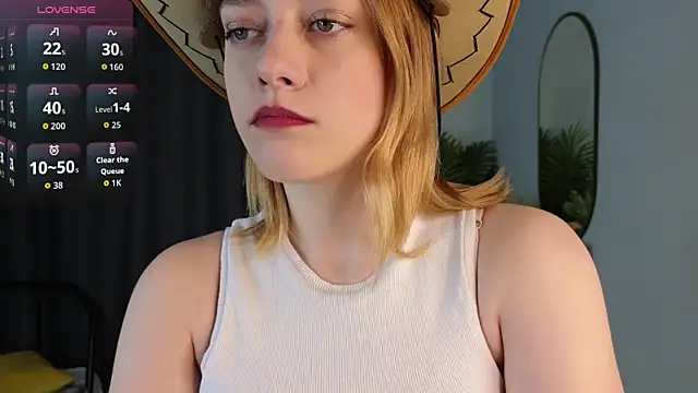 HollieCollelo online show from November 6, 3:12 am