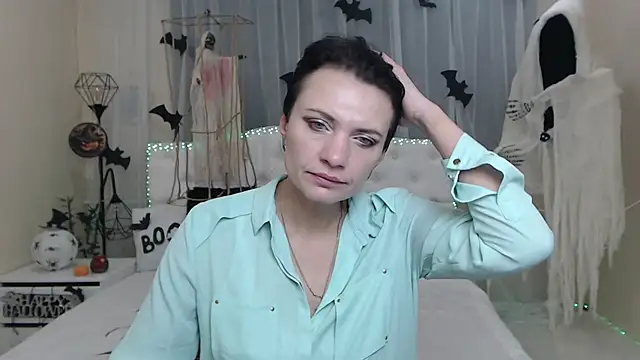 AvaSaturnian online show from November 3, 7:23 am