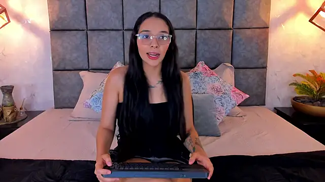 Roseaurora online show from June 2, 10:49 am