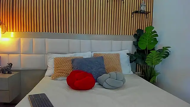 Roseaurora online show from November 11, 12:46 pm