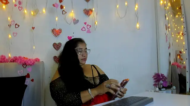 Snapshot of milf_latinn chatting on September 29, 2:22 pm milf latinn online show from September 29, 2:22 pm