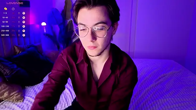 tyler bergg online show from September 19, 8:52 pm