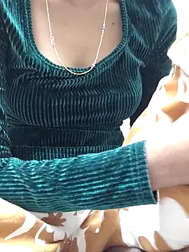 Snapshot of Aidakhan1212 chatting on October 31, 4:11 pm Aidakhan1212 online show from October 31, 4:11 pm