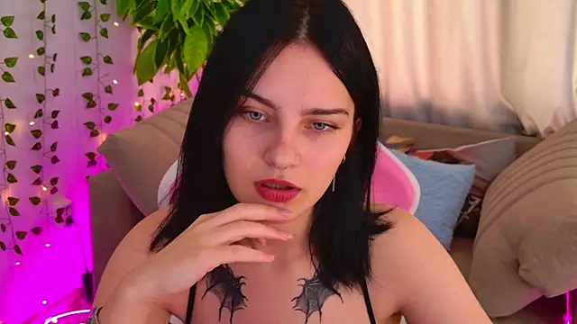 Snapshot of Angel_Braun chatting on October 3, 10:09 am Angel Braun online show from October 3, 10:09 am