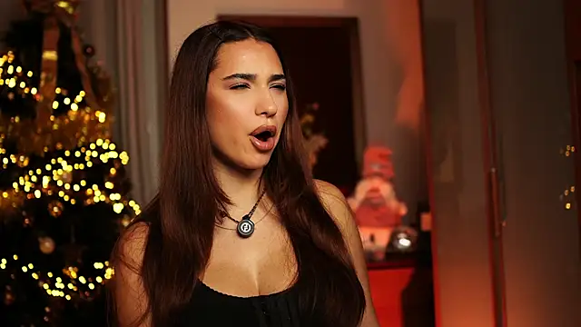 ItalianGirl online show from December 17, 9:30 pm