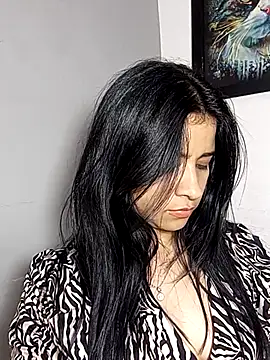 ValerieLove  online show from November 5, 8:25 pm