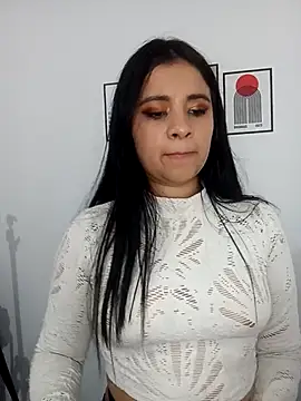 ValerieLove  online show from February 7, 11:52 pm