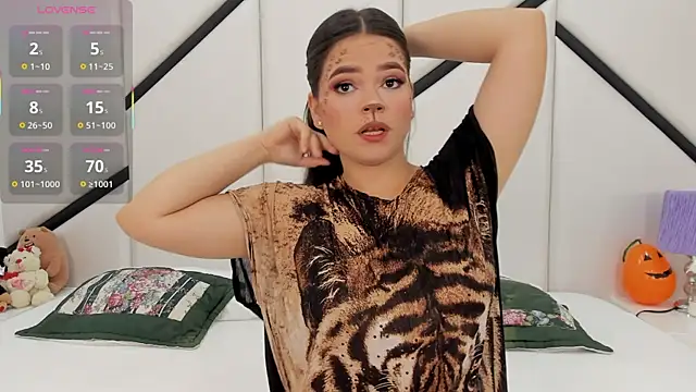 AlanaCusack online show from October 23, 12:00 pm