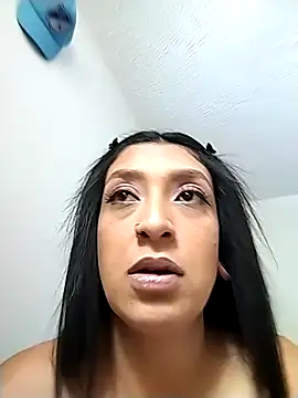 Coralaine 96 online show from March 3, 3:40 pm