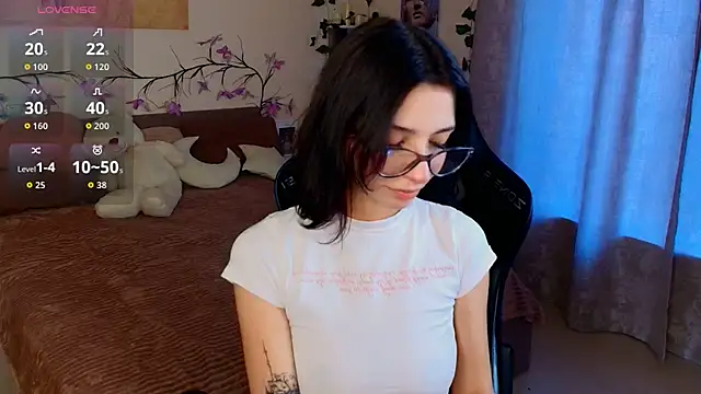 Snapshot of Lunara__Adams chatting on October 3, 5:23 am Lunara Adams online show from October 3, 5:23 am