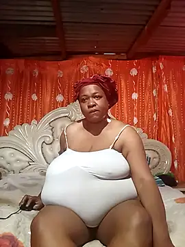 BUSTY QUEEEN online show from October 17, 6:27 am