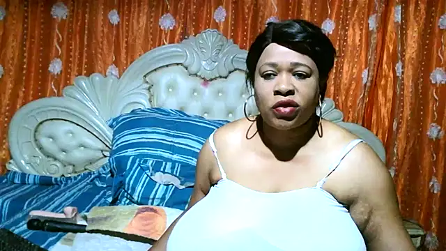 BUSTY QUEEEN online show from October 1, 10:37 pm