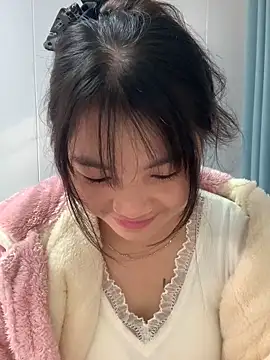 Emlyly-18 online show from November 12, 1:25 am