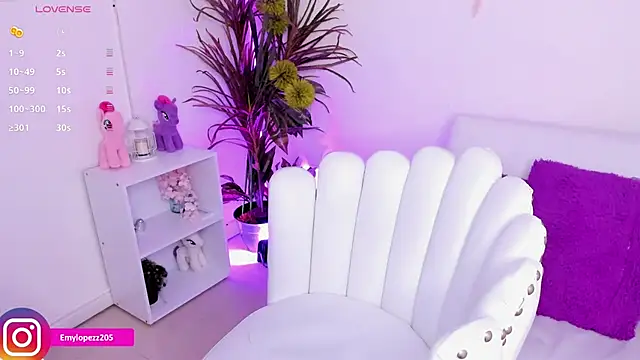 Emylopezz online show from December 1, 2:53 pm