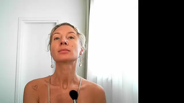 Snapshot of Paevoa chatting on October 13, 7:33 am Paevoa online show from October 13, 7:33 am