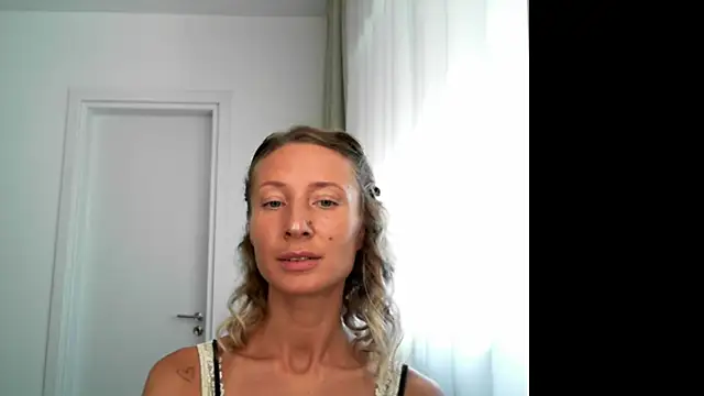Snapshot of Paevoa chatting on September 18, 9:41 am Paevoa online show from September 18, 9:41 am