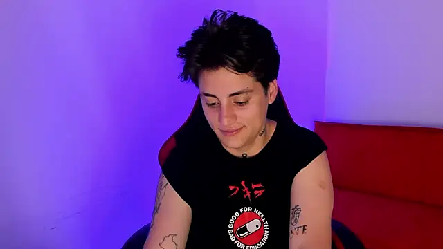 PeytonBox online show from December 3, 11:45 am