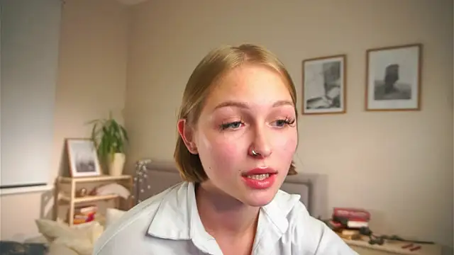 Snapshot of TenaBiller chatting on September 14, 4:16 pm TenaBiller online show from September 14, 4:16 pm