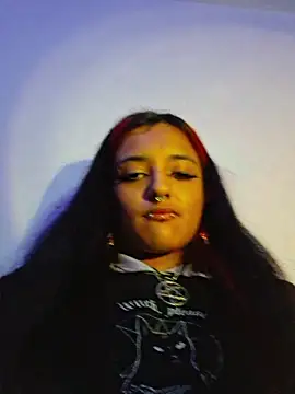 carolinerue online show from April 15, 6:52 pm