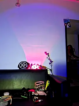 carolinerue online show from September 28, 2:40 am