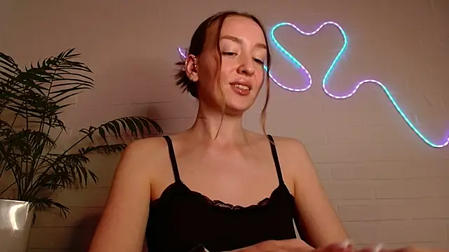 WhitePrincessLuna online show from April 19, 6:10 pm