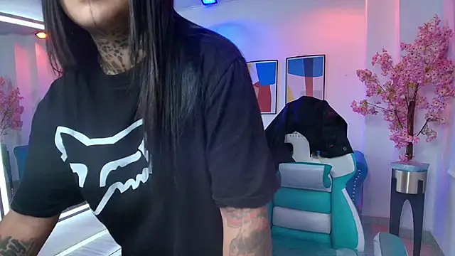 Black roseee online show from May 24, 10:47 am