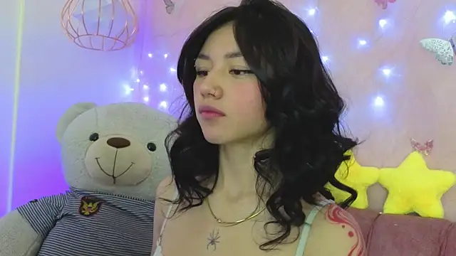 april bennett online show from December 5, 1:34 pm