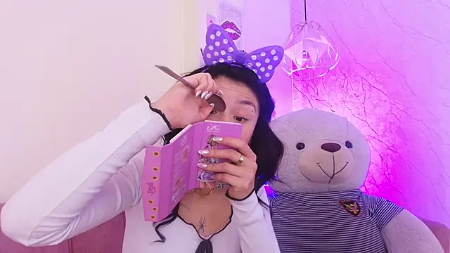 april bennett online show from October 28, 12:44 pm