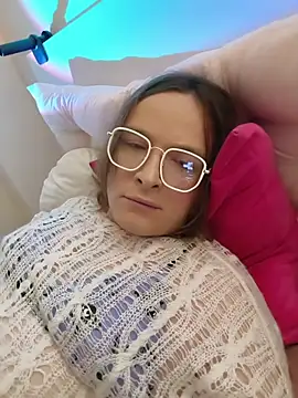 Imnotperfect Ivy online show from November 7, 9:20 pm