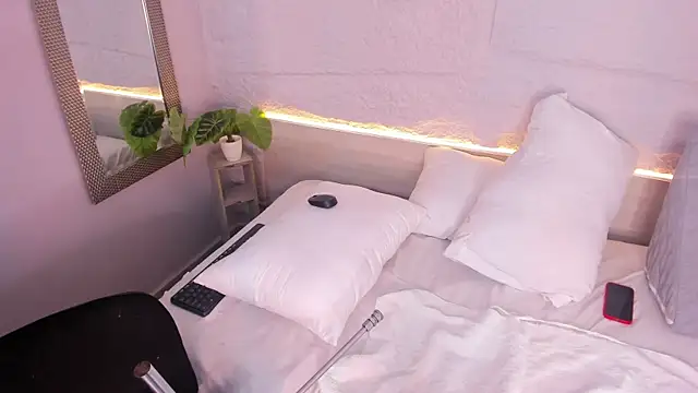 marianarey1  online show from October 28, 1:06 pm