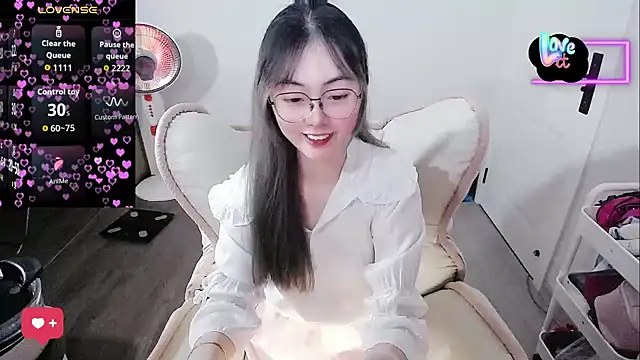 baby-yaya20 online show from March 15, 1:57 pm