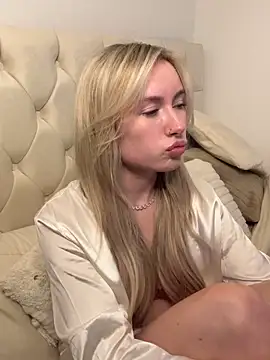 SexySaraxxoo online show from October 29, 7:49 pm