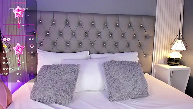 LunaBloomn online show from February 18, 5:23 pm