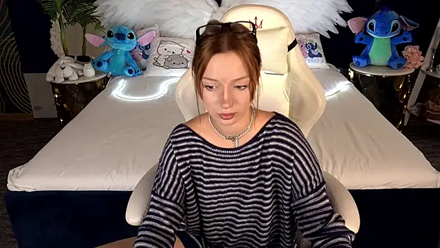 Snapshot of FoxyMayy chatting on October 2, 1:27 pm FoxyMayy online show from October 2, 1:27 pm