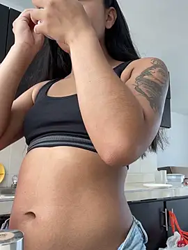 Leslie Bussh  online show from March 4, 3:40 pm