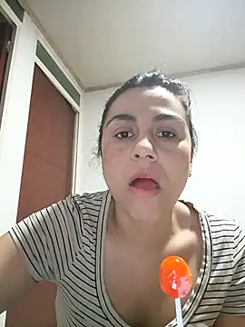 vanessa-titisM online show from December 5, 3:17 am