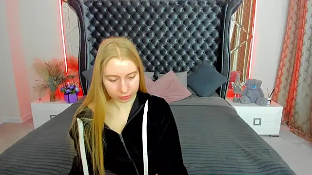 Alina Blonde online show from April 4, 5:39 am