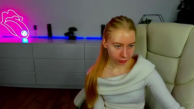 Alina Blonde online show from November 18, 6:36 am