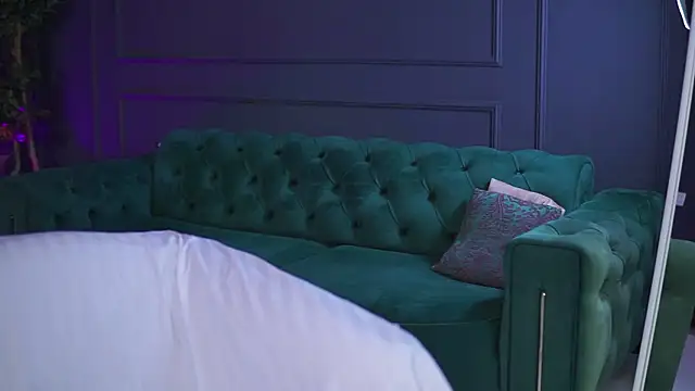 YuliaDesirevska online show from November 25, 8:20 pm