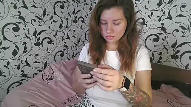 YourEmilie online show from October 29, 9:57 am