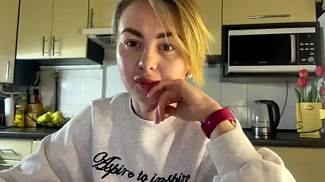 MartaLuna  online show from April 14, 7:25 pm