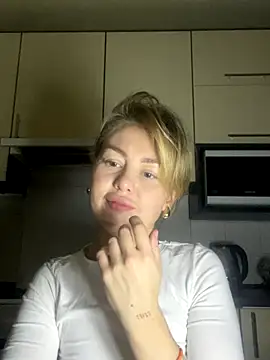 MartaLuna  online show from November 28, 8:45 pm