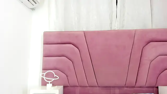 miajhonsonx online show from October 21, 1:26 pm