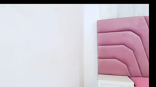 miajhonsonx online show from March 26, 3:36 pm