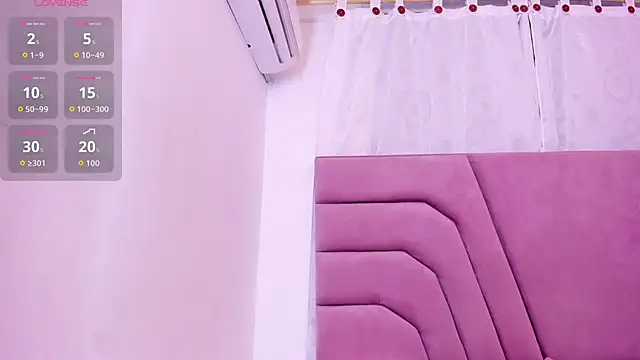 miajhonsonx online show from May 30, 8:16 pm