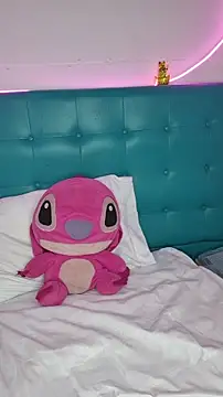 Lhia  online show from February 10, 11:41 pm