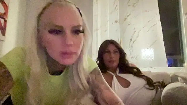 paulinaalatalo online show from April 11, 9:07 pm