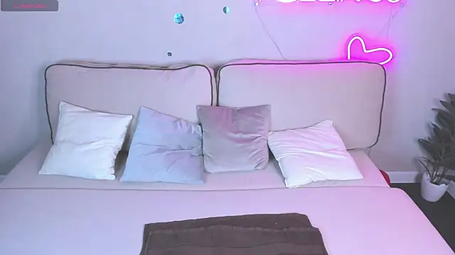 Amanda Reedd online show from December 1, 8:40 am